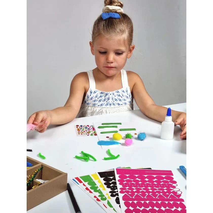 Buki Craft Activity Box w/ 20 Projects - Halilit